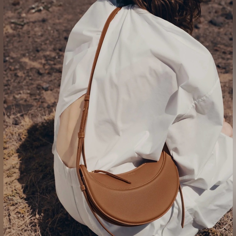 Polene Numéro Dix in textured camel - Picture 2 of 7